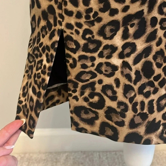 ⭐️WHBM leopard skirt sz 2 - Picture 2 of 4
